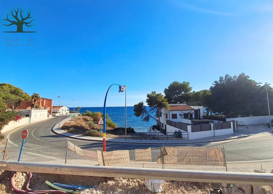 Último apartamento de obra nueva en primera línea de isla plana