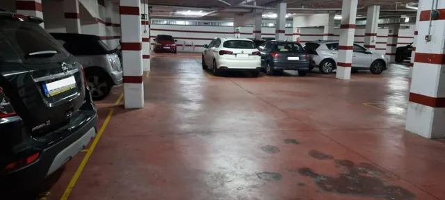 Plaza de aparcamiento en zona San Antón, Elche. — 7