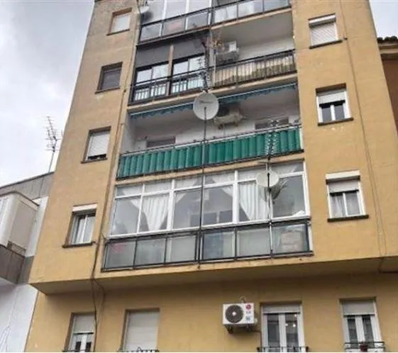 SE VENDE piso OKUPA en C Salvador de Plasencia - foto 2