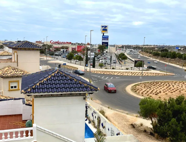 Villa independiente totalmente renovada con apartamento independiente y piscina en La Zenia!!! — 13