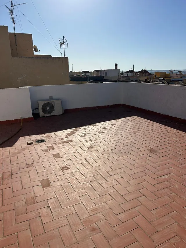 VIVIENDA SOBRE LOCAL EN SANTA MARÍA DEL ÁGUILA — 29