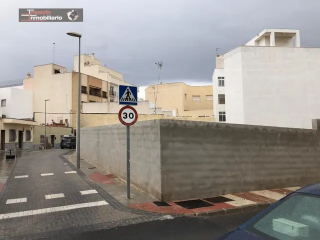 Oportunidad de Inversión en Solar Urbano en Roquetas de Mar - foto 2