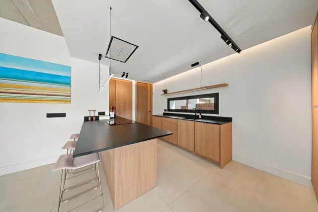 Exclusiva villa de diseño moderno con piscina privada, jardín, garaje y domótica avanzada — 21