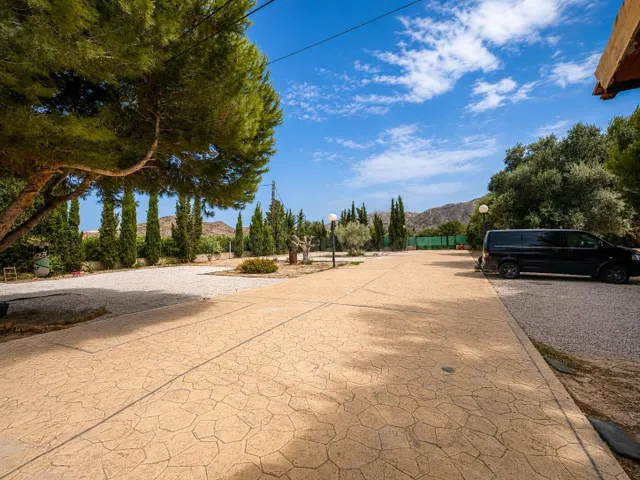Casa de campo con más de 4.488 m2 de parcela a solo 2 minuto - foto 4