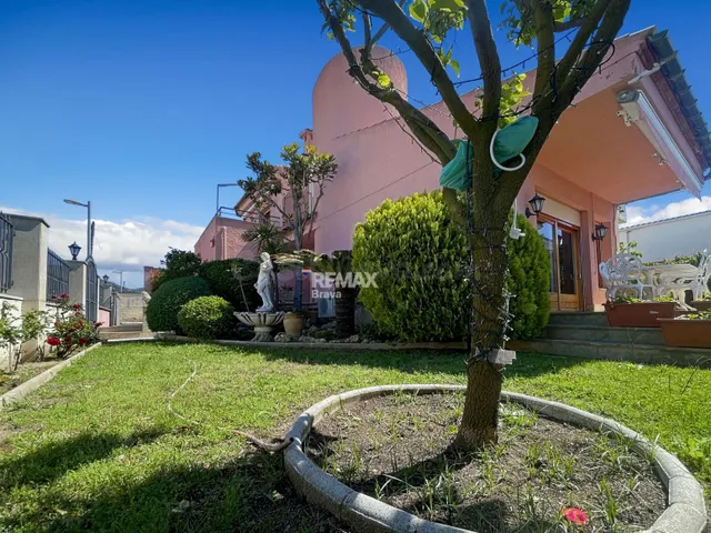 Roses | Elegante villa con jardín, bodega y amplios espacios - foto 4