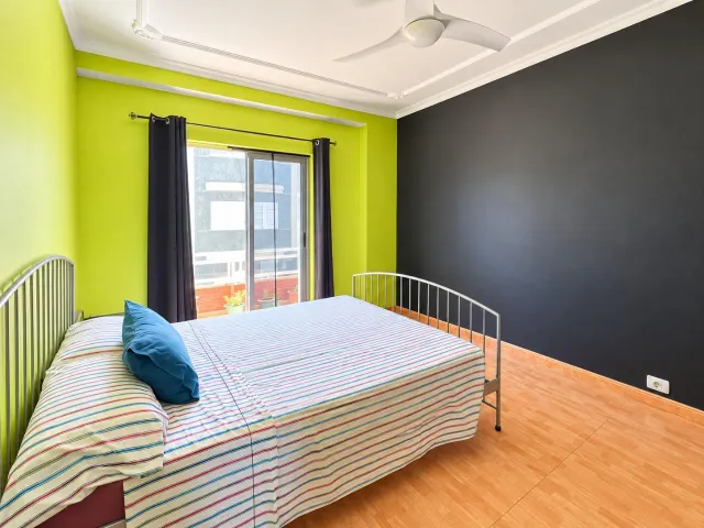 Vivienda de cuatro dormitorios con balcón en Arucas - Santidad — 8
