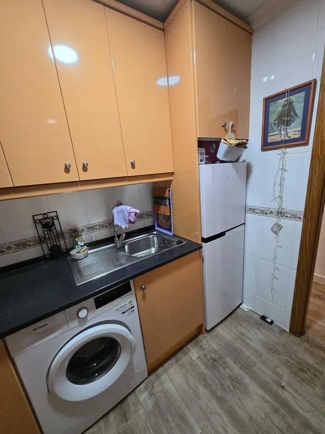 Apartamento reformado con terraza, Alicante, Torrevieja. 2 habitaciones, 63 m2, 900 metros del mar — 8