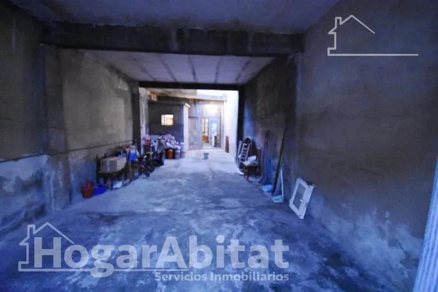 AMPLIA CASA CON TERRAZA PARA REFORMAR — 27
