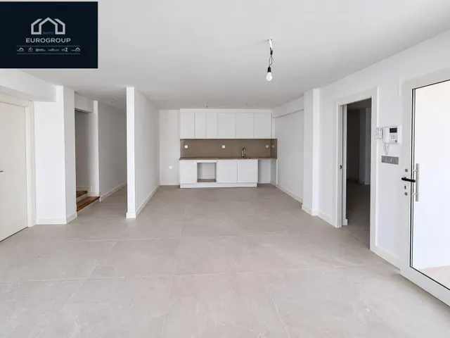 Impresionante chalet en perfecto estado, con 5 dormitorios y 3 baños, piscina privada y garaje con una parcela de 800m en el albir — 20