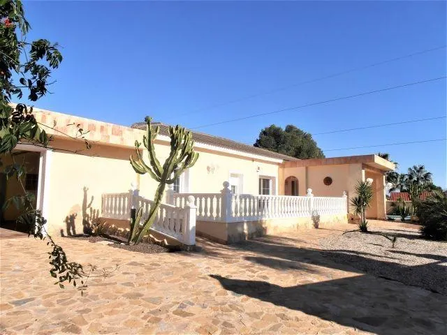 ESPECTACULAR CHALET CON 1.445M2 DE PARCELA EN LAS FILIPINAS VILLAMARTIN — 24