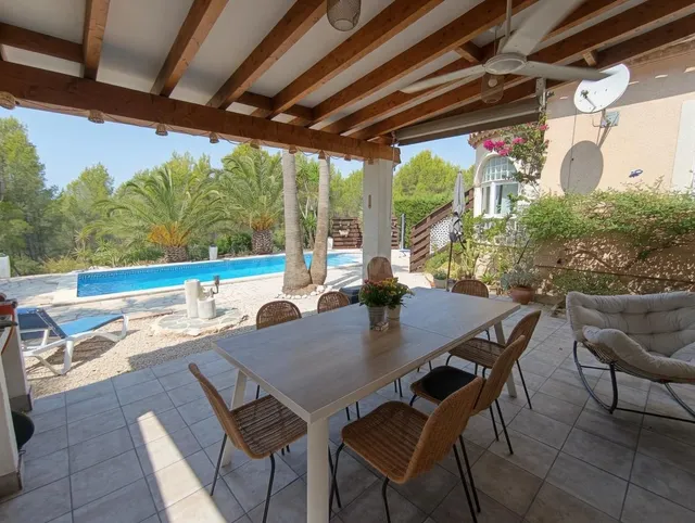 Encantadora villa mediterránea con piscina en medio de la na - foto 4