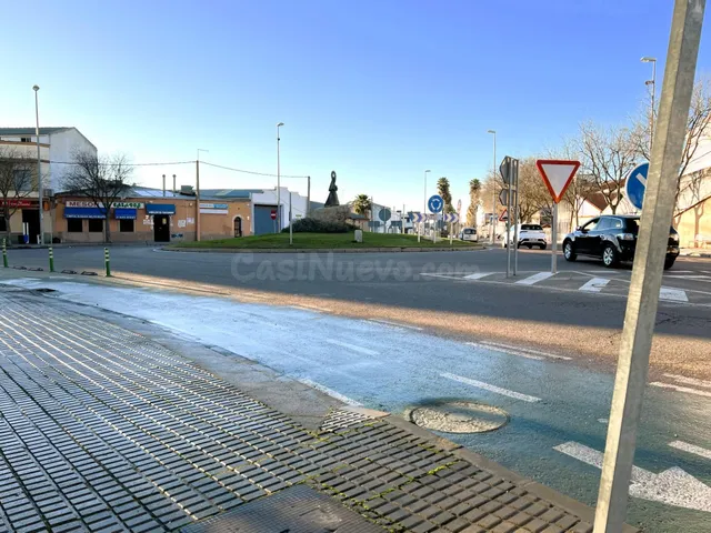 SOLAR EN BRUTO EN VENTA EN AVDA. DE CÁNOVAS Y ALREDEDORES - foto 3