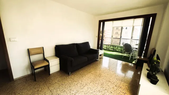 SE VENDE APARTAMENTO EN EXCLUSIVA REFORMADO CON MUY BUENAS VISTAS Y A 50 METROS DE LA PLAYA — 7