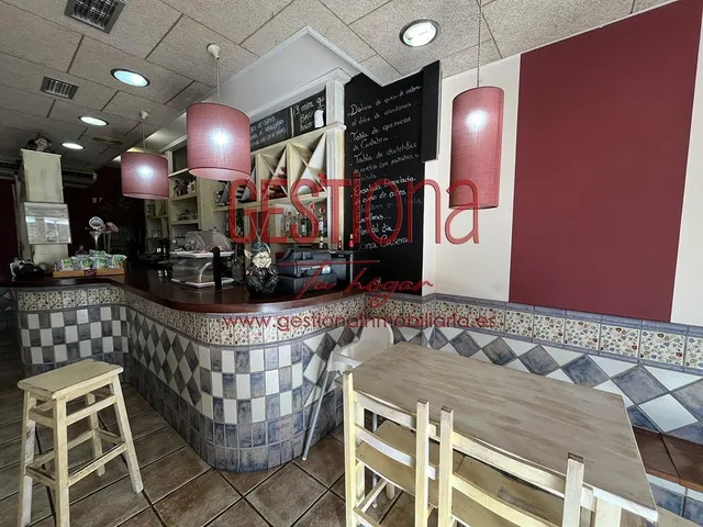 **Oportunidad Única: Bar-Restaurante en Pleno Funcionamiento** — 7