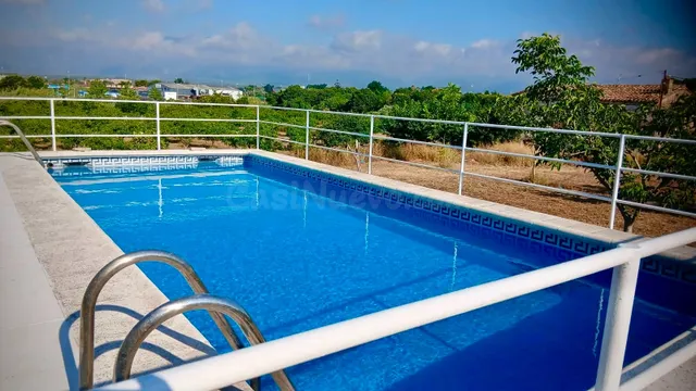 Tu nuevo hogar en plena naturaleza: Espacio, confort y posib