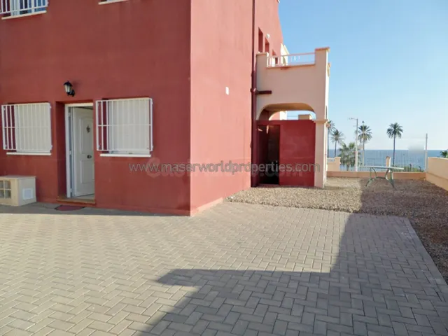 PLANTA BAJA CON AMPLIA TERRAZA Y VISTAS AL MAR