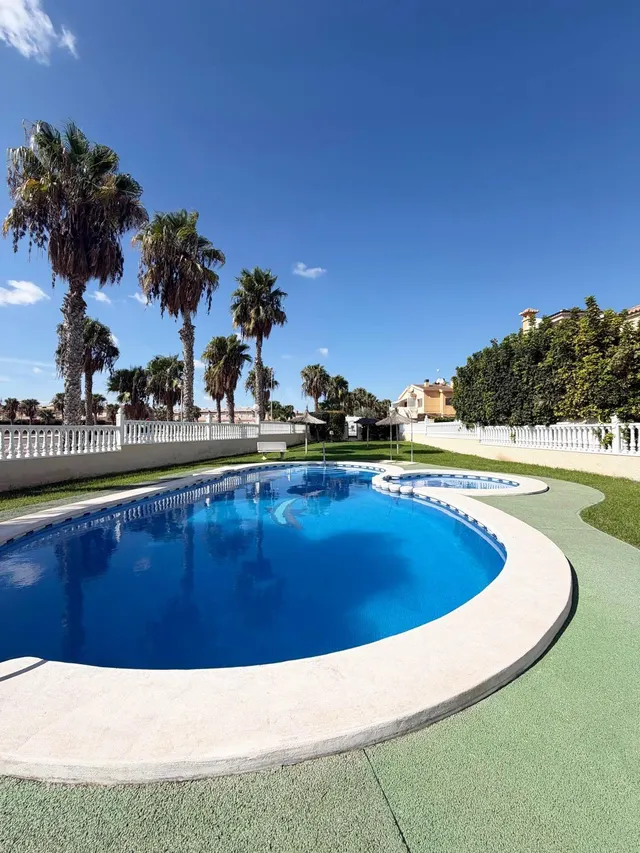 Fantástico bungalow en planta alta con solárium privado en Lomas de Cabo Roig — 21