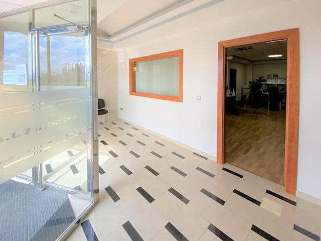 Exclusivo local de oficinas listo para entrar en Albolote — 15