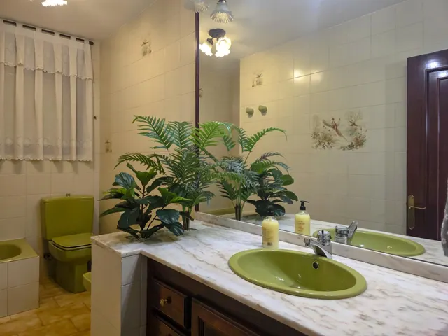 CASA DE 2 PLANTAS CON APARTAMENTO Y JARDIN — 9