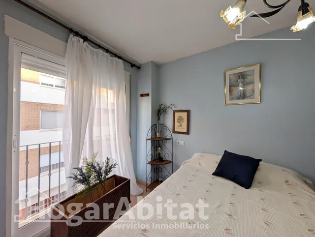 EXTERIOR CON DOS BALCONES Y GARAJE — 14