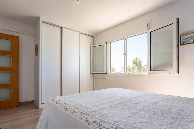 Piso en venta en Caleta de Vélez junto al mar — 27