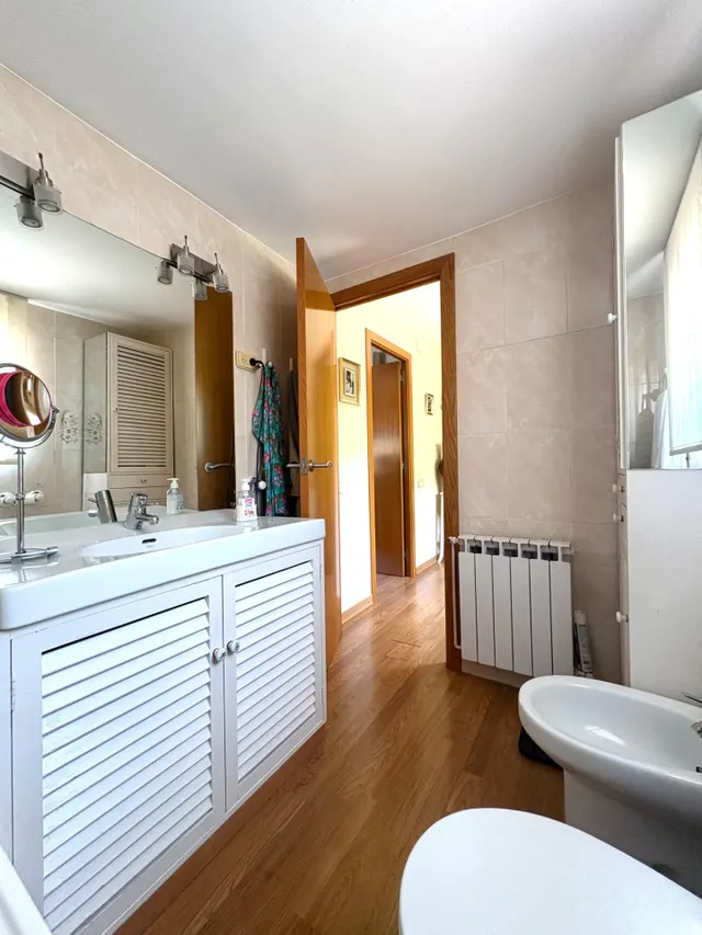 Torre con piscina en parcela llana de 845m2 — 23
