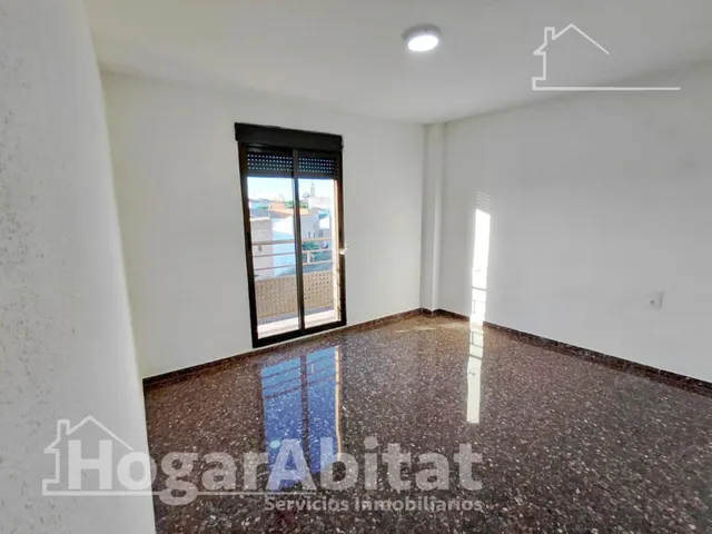 Amplitud y confort a estrenar en este luminoso piso reformado con balcón y ascensor — 15