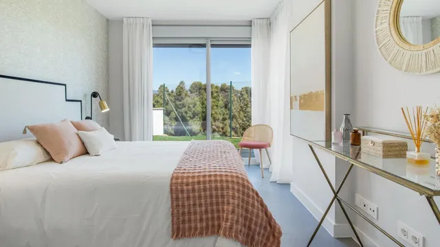 Apartamento primera planta de 3 dormitorios y 2 baños con vistas al mar. Mijas Costa — 5