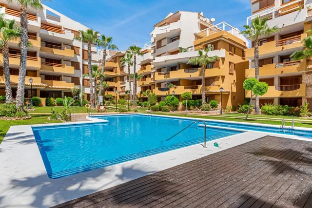 Apartamento en la Planta Baja con Encanto con Vista a la Piscina en Recoleta, Punta Prima — 17