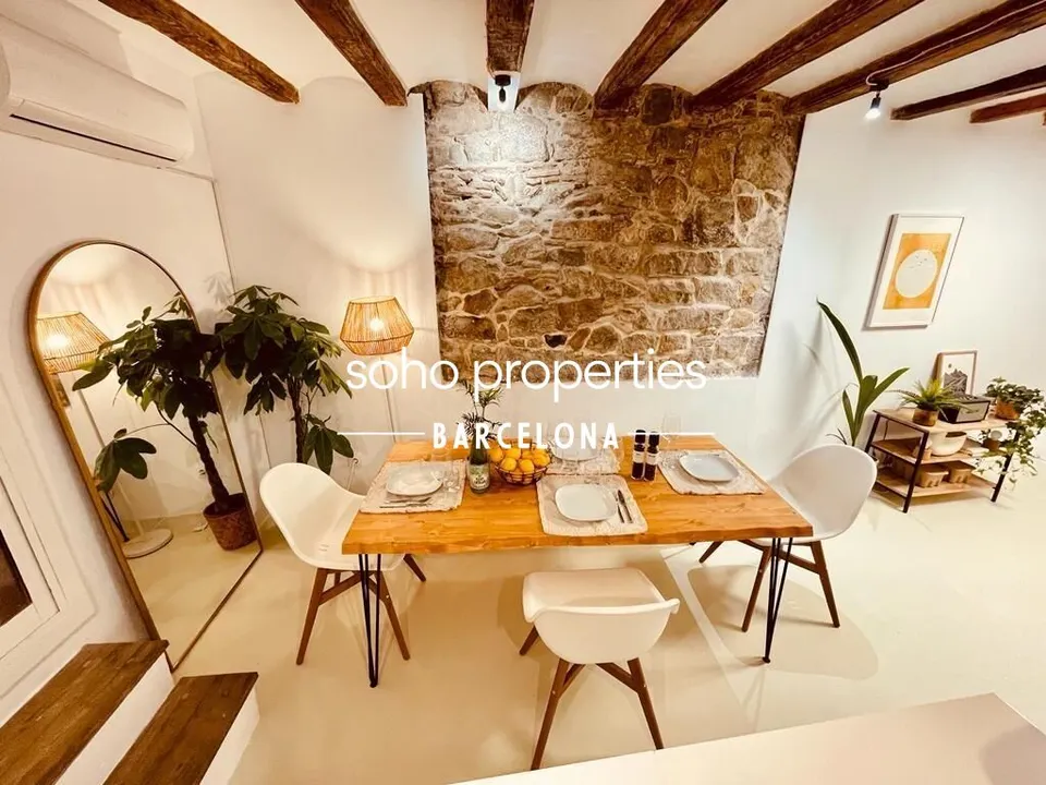 Dúplex de diseño de 110 m2 con 2 suites y acceso independiente junto a La Rambla