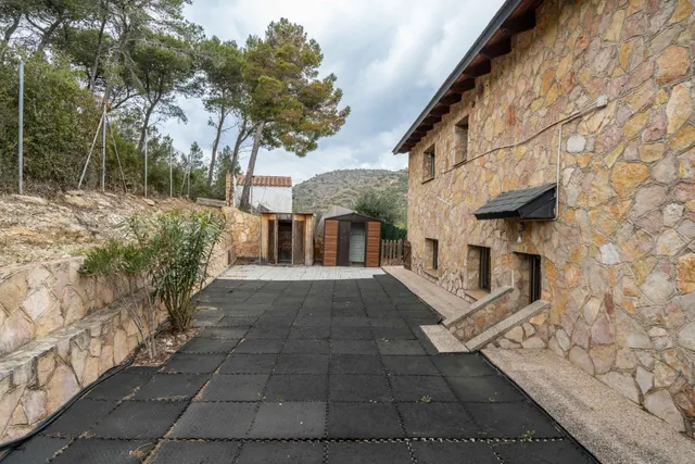 Casa con piscina y vistas a la montaña en Mas Borràs — 15