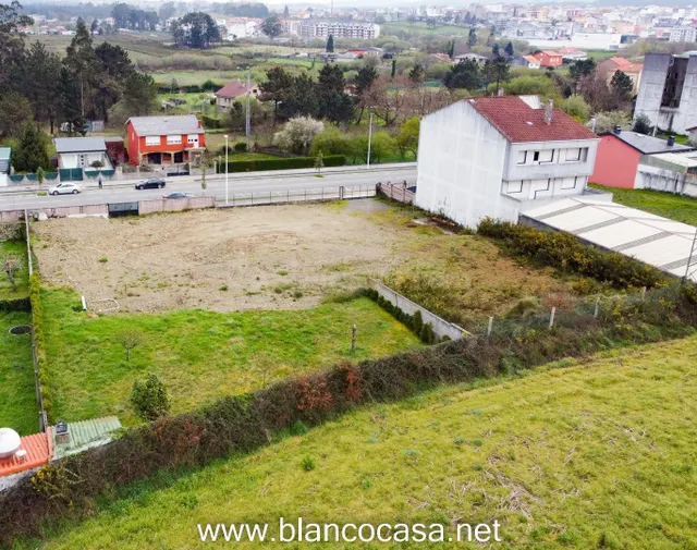 "¡Ubicación Privilegiada! Solar Urbano de 1474 m2 en Avenida - foto 2