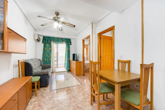 Apartamento de dos dormitorios a escasos 150 metros de la playa del cura, en torrevieja — 10