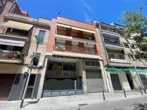 ¡OPORTUNIDAD PARA INVERSORES! - LOCAL CON ALTILLO EN SANTA C