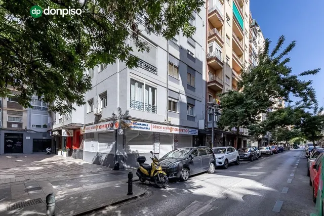 PISO REFORMADO EN VENTA · PEDRO ANTONIO DE ALARCÓN · GRANADA — 23