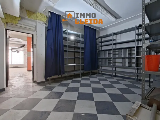 Local comercial con doble acceso en el centro de Balaguer — 12
