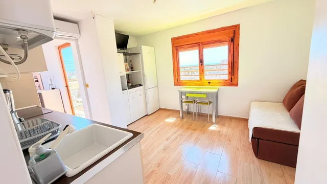Apartamento en Torrevieja con piscina y vistas al mar — 3