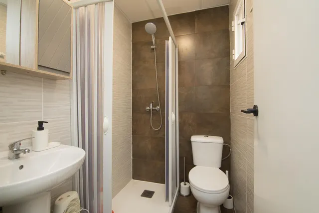 Se vende este gran piso junto Corazón de Jesús con 5 habitaciones y 5 baños ideal como inversión para rentabilizarlo!!! — 27