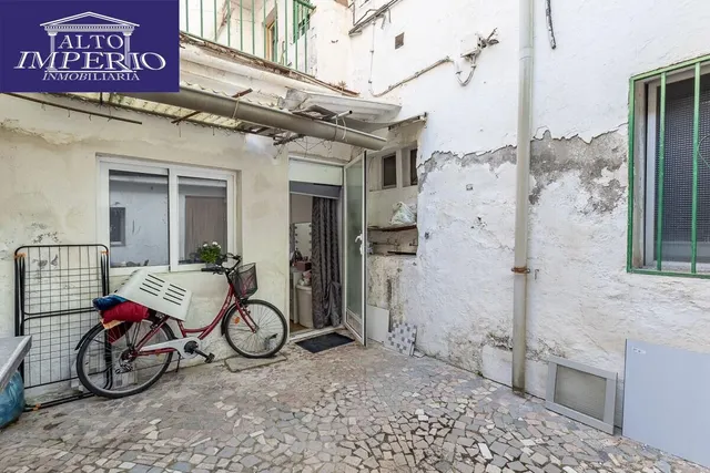 Local adaptado a vivienda en el Zaidin. — 14
