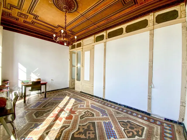 Primera línea de mar en el centro de El Masnou · Piso de épo - foto 5