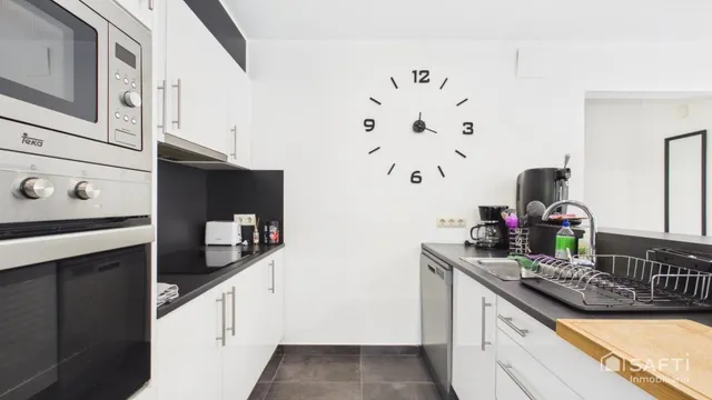 Casa moderna con cuatro habitaciones, piscina y garaje — 7