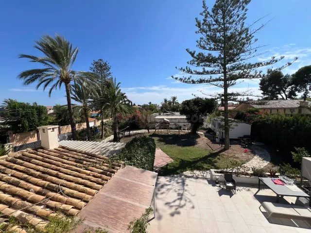 Exclusiva villa de lujo en san juan: dos casas independientes y oasis privado — 2
