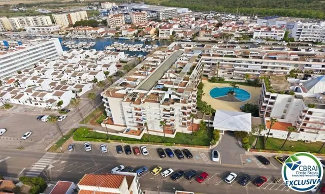 Ático de 61 m2, con 60 m2 de terraza-solarium, LICENCIA TURISTI. — 48
