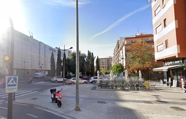 Estupendo piso de 2 habitaciones, amueblado, en Campanar, junto Hipercor. — 23