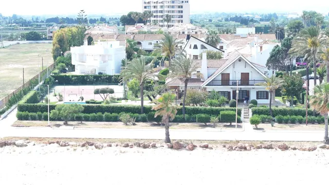 Excepcional villa en primera línea del Mediterráneo, a 15 minutos de Valencia — 2