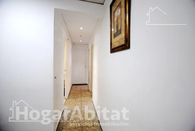 ¡gran oportunidad! muy amplio de 4 dormitorios, con balcón junto av beniopa — 42
