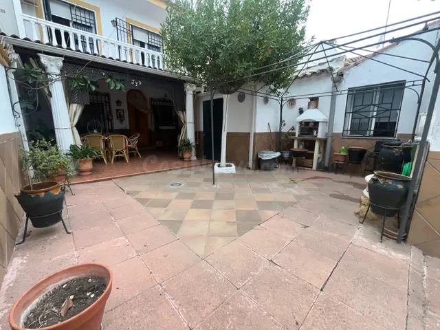 CASA EN ENCINAREJO, EN LA QUE TENEMOS DOS construcciones IND