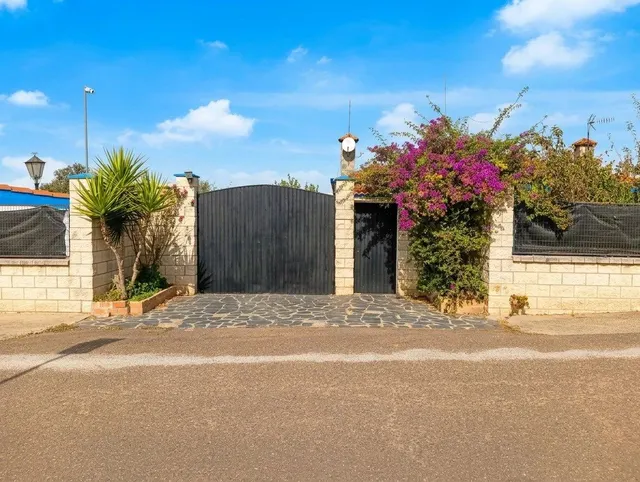 Chalet con piscina, bungalow y 2.500 m2 de parcela en Urbanización La Rocilla — 9