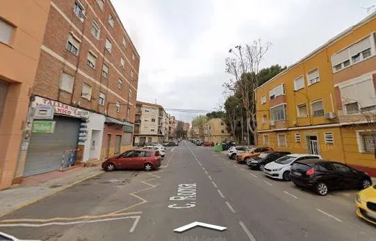 SE VENDE piso OKUPA en C Cl. Mahon. San Antonio Abad, P.3, P — 2