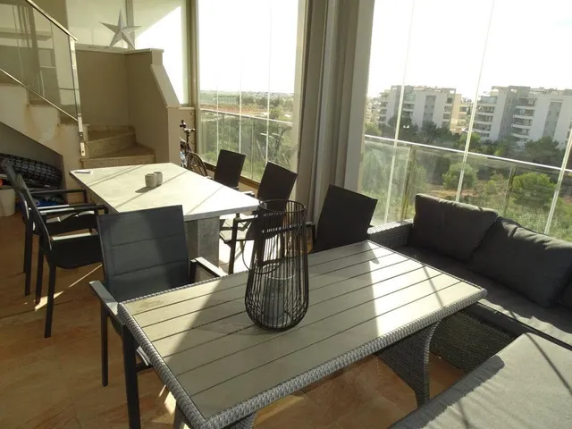 LUJOSO ÁTICO CON ESPECTACULAR TERRAZA Y SOLARIUM — 28
